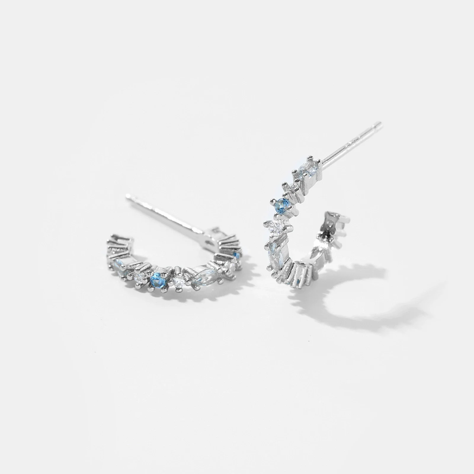 925 Sterling Silver Geometric Cshaped Electroplated Platinum Or 18K Gold Unisex Earrings - Image 3