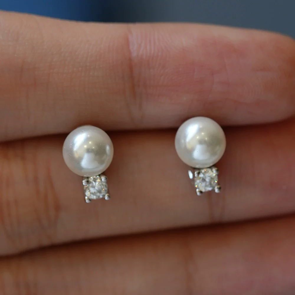 925 Sterling Silver Micropaved Moissanite And Natural Freshwater Pearl Earrings With Flower Pattern - Image 3