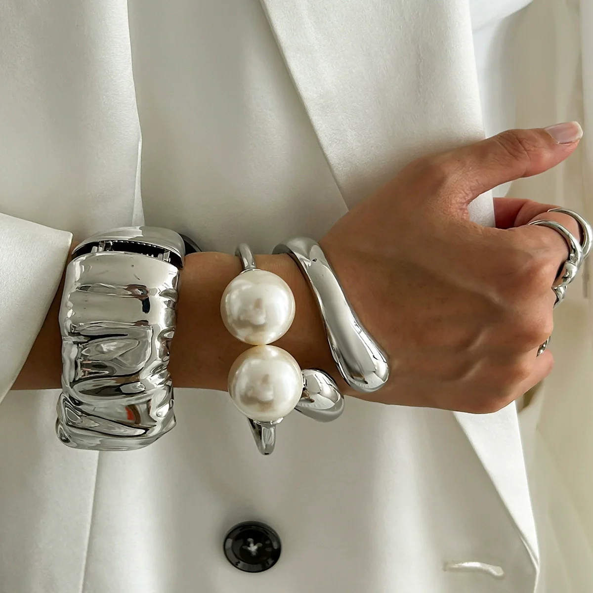 Alloy And Pearl Irregular Pleated Water Drop Cross Bracelet With Ins Style And Electroplating - Image 2
