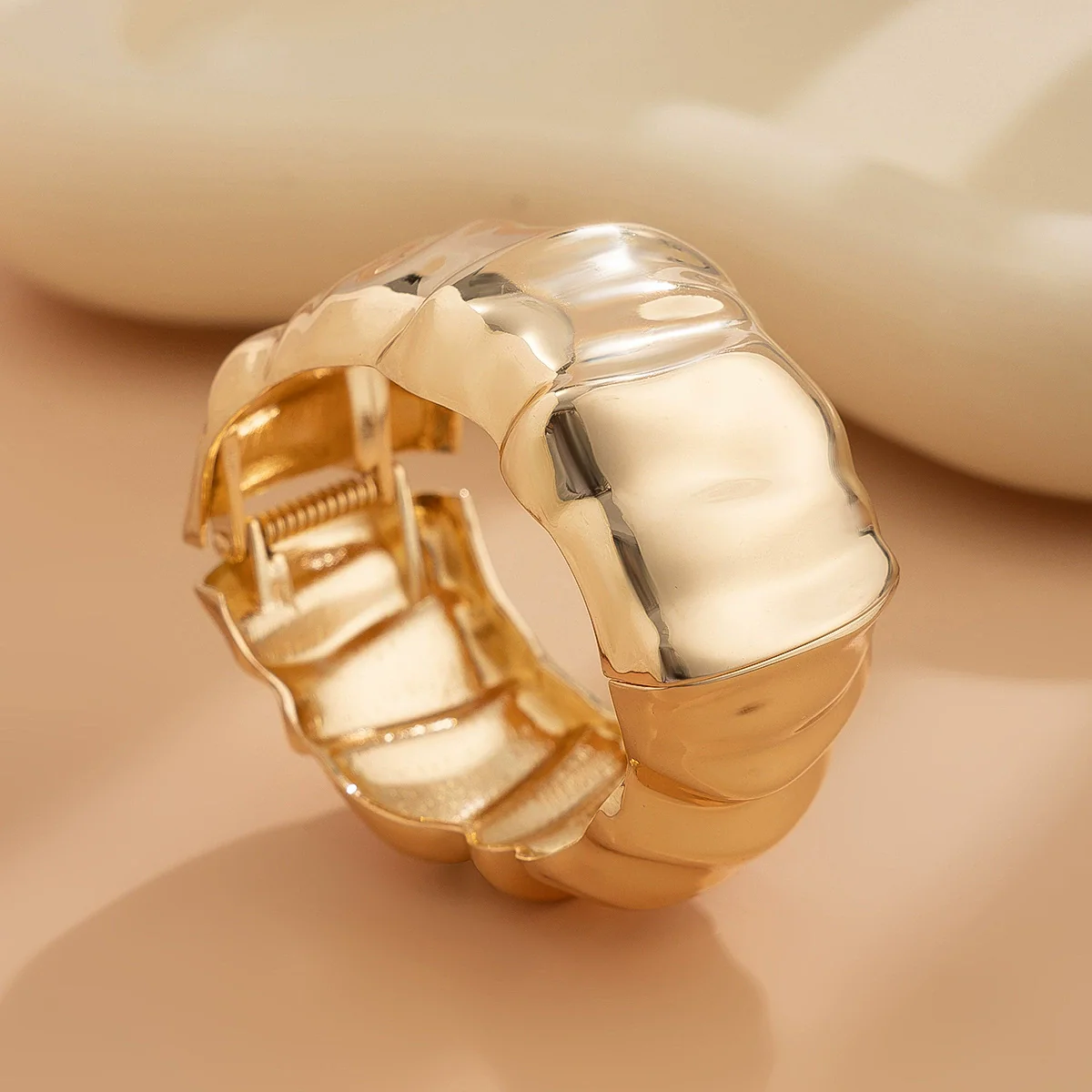 Alloy And Pearl Irregular Pleated Water Drop Cross Bracelet With Ins Style And Electroplating - Image 6