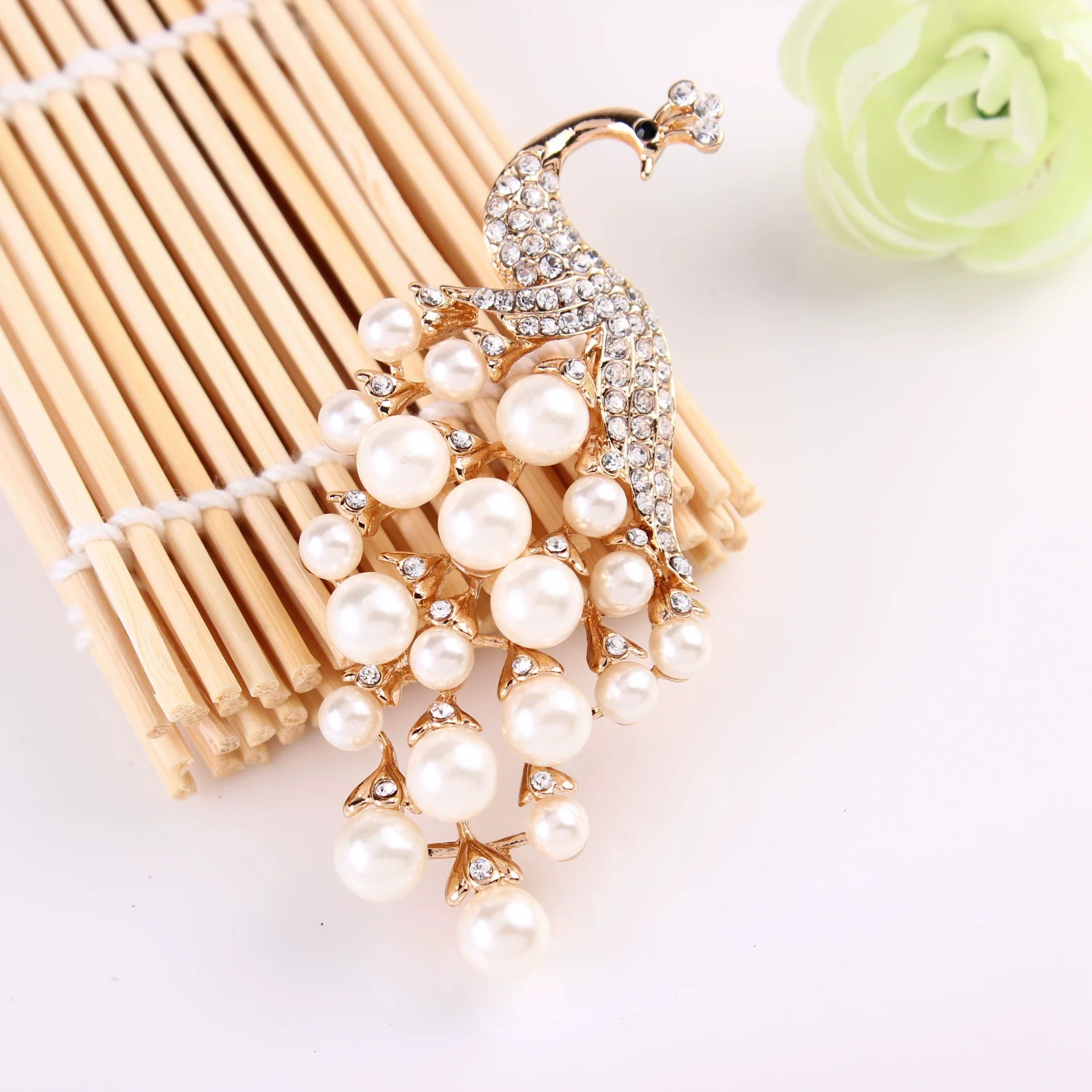 Alloy Animal Peacock Brooch With Pearl Rhinestone Electroplated Clothing Accessories For Women - Image 3
