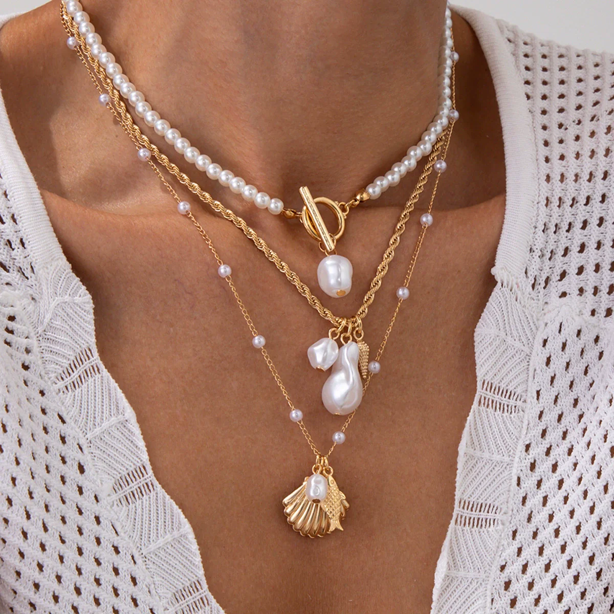 Alloy Beaded Shell Necklace With Geometric Ushaped Pendant And Electroplating For Women