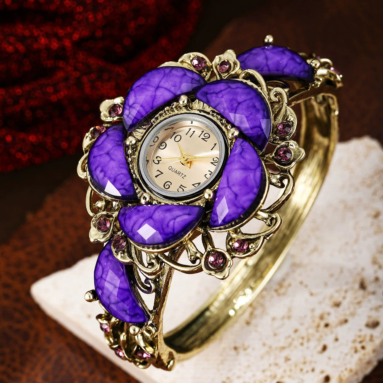Alloy Bracelet Quartz Watch For Women Fashion Round Dial Moon Curved Edge Diamondencrusted