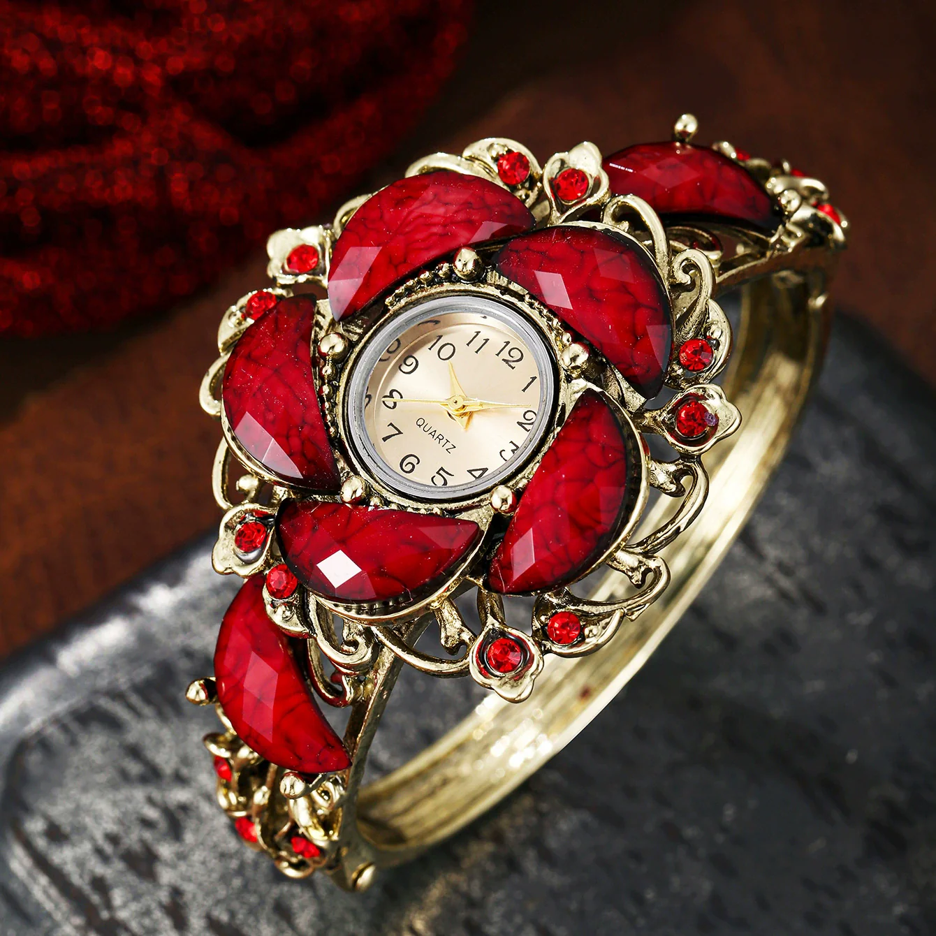 Alloy Bracelet Quartz Watch For Women Fashion Round Dial Moon Curved Edge Diamondencrusted - Image 3