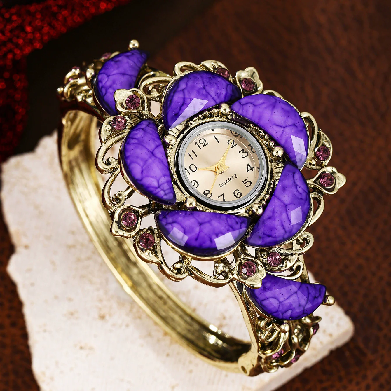 Alloy Bracelet Quartz Watch For Women Fashion Round Dial Moon Curved Edge Diamondencrusted - Image 4