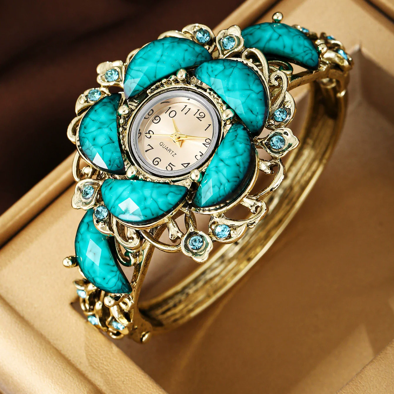 Alloy Bracelet Quartz Watch For Women Fashion Round Dial Moon Curved Edge Diamondencrusted - Image 7