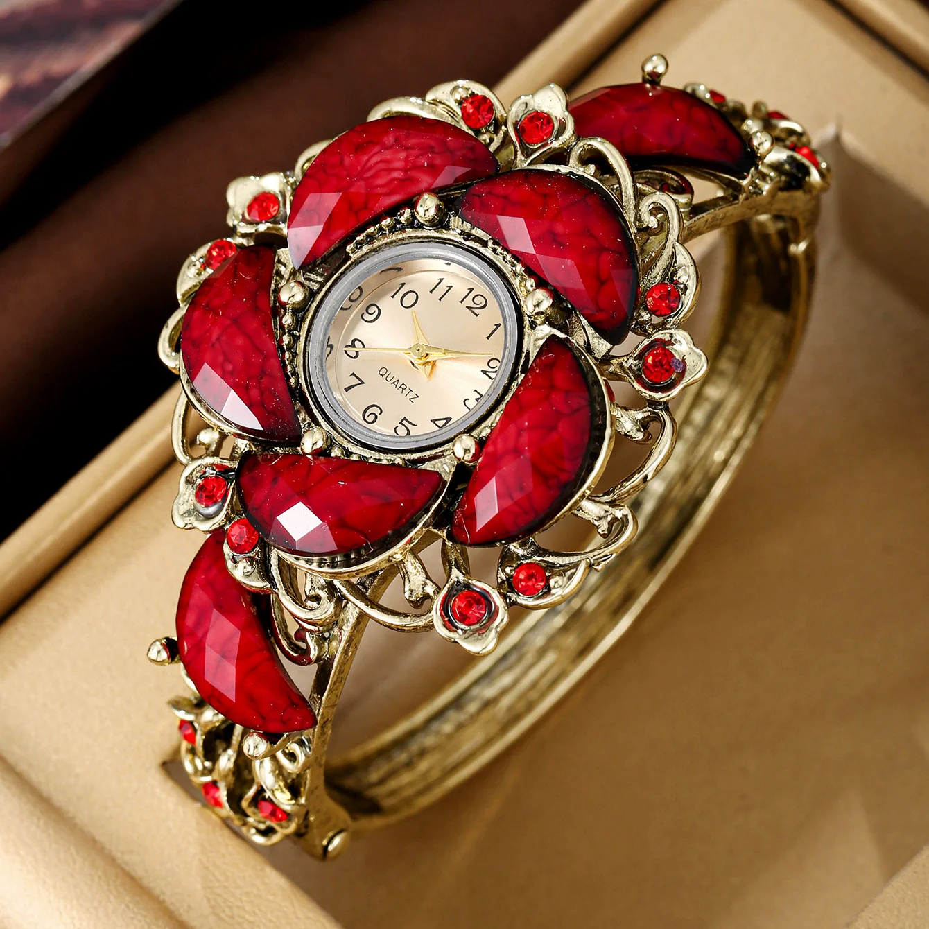 Alloy Bracelet Quartz Watch For Women Fashion Round Dial Moon Curved Edge Diamondencrusted - Image 8