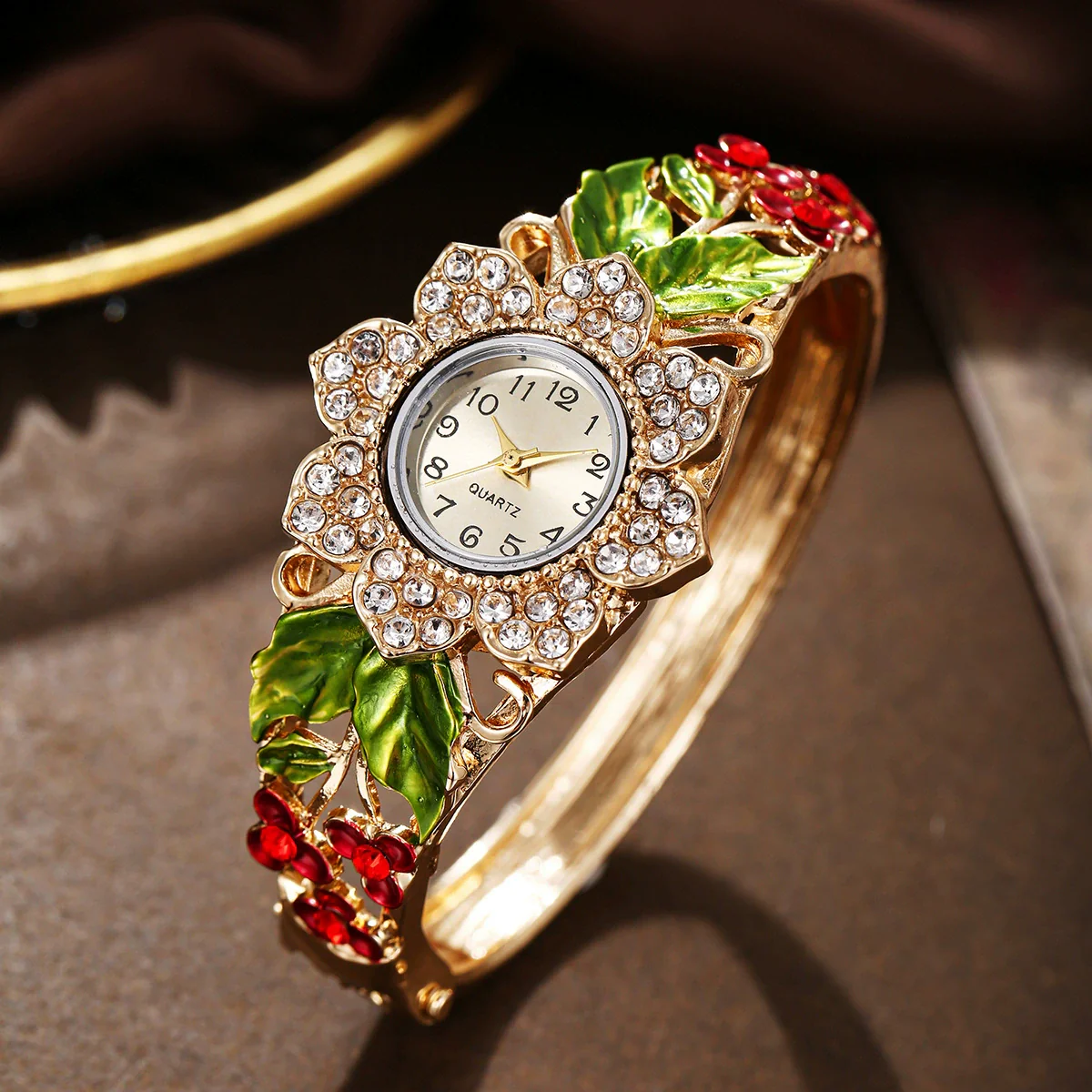 Alloy Bracelet Quartz Watch For Women With Round Dial Fashion Style - Image 6