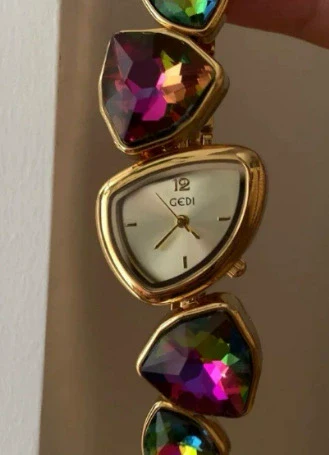 Alloy Bracelet Watch Irregular Crystal Strap Light Luxury Fashion Design - Image 12