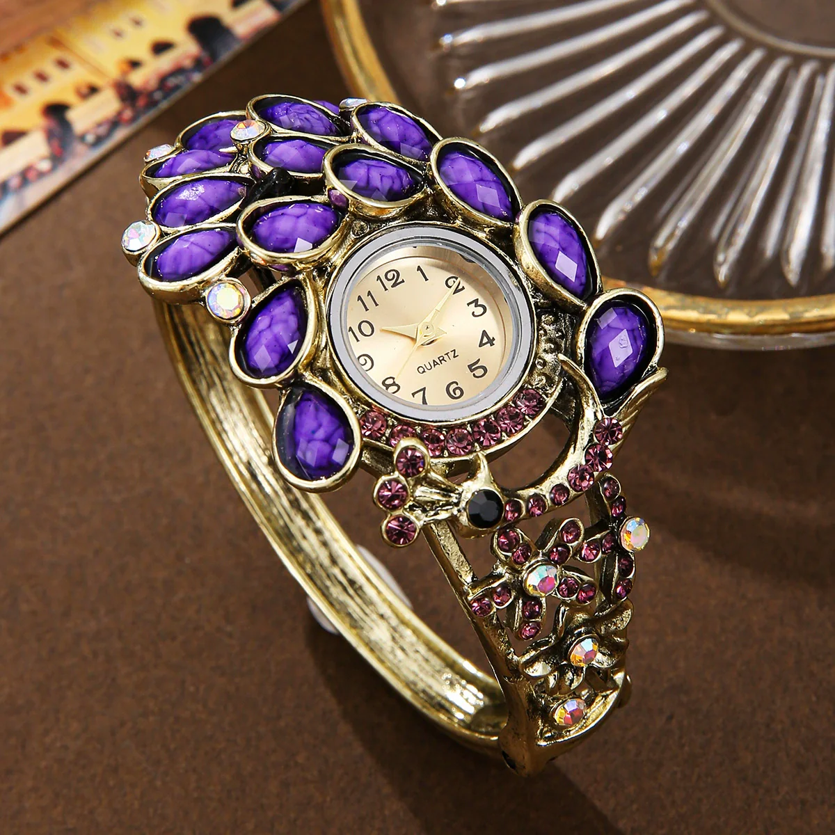 Alloy Bracelet Watch Women's Fashion Round Dial Diamondencrusted Peacock Quartz Hollow Design