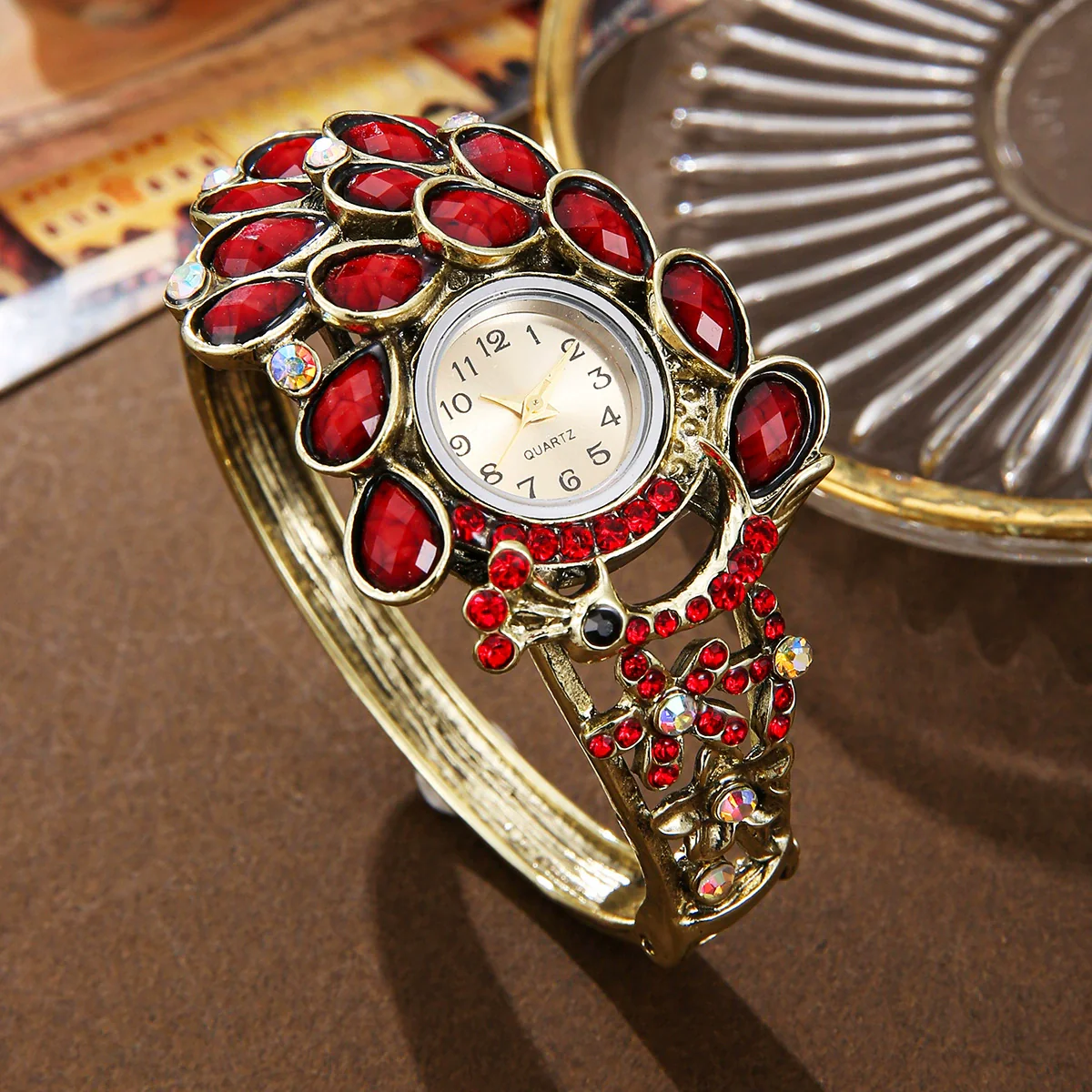 Alloy Bracelet Watch Women's Fashion Round Dial Diamondencrusted Peacock Quartz Hollow Design - Image 3