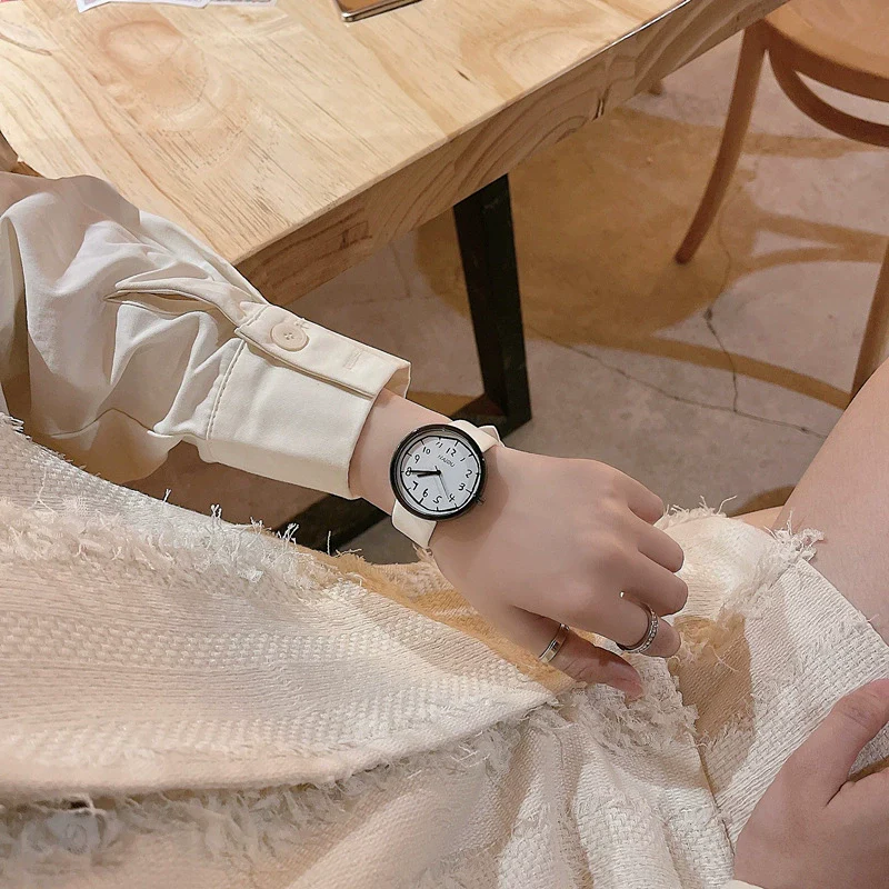 Alloy Case Ordinary Glass Mirror Graffiti Digital Dial Casual Couple Watch - Image 4