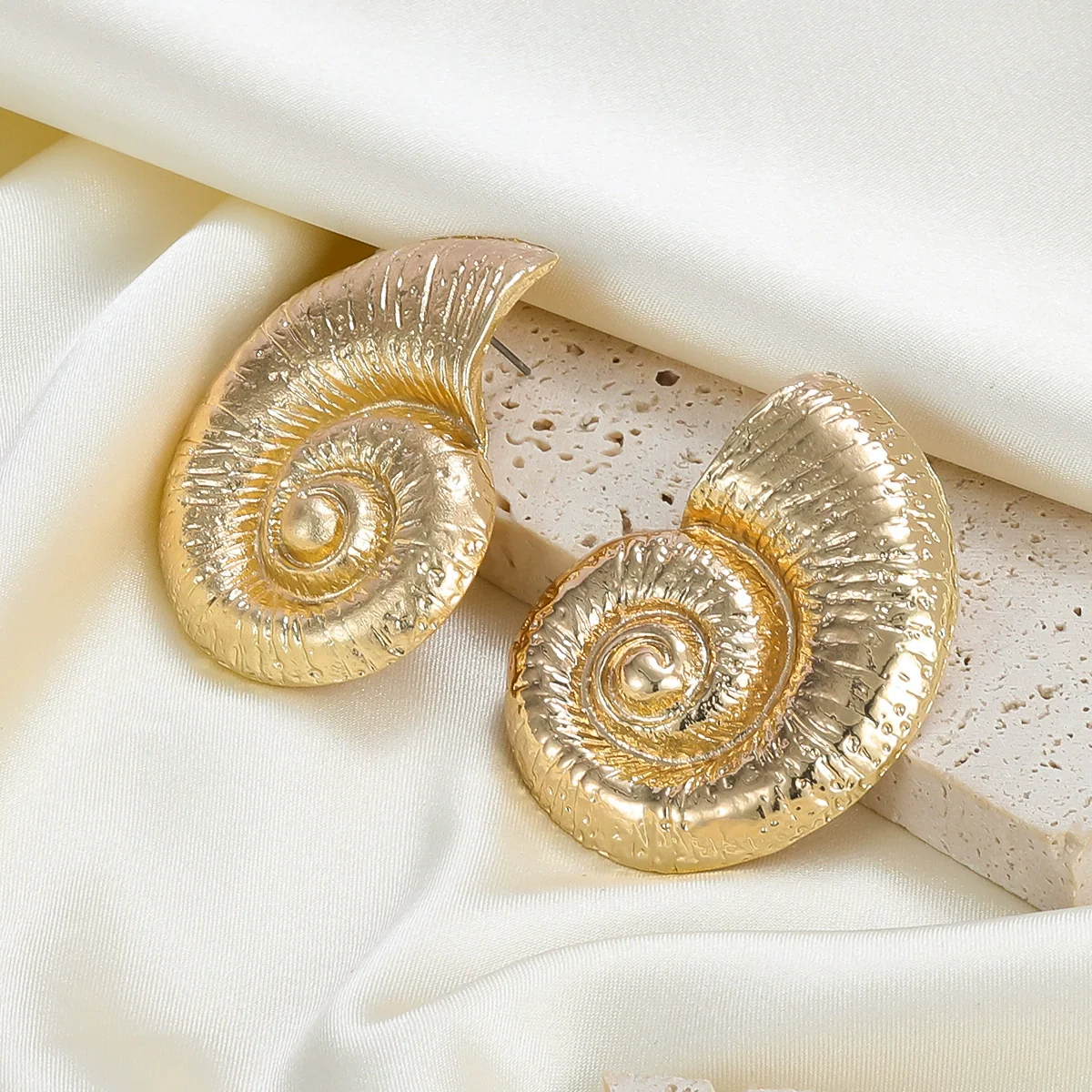 Alloy Conch Earrings Geometric Style Electroplating For Women - Image 3