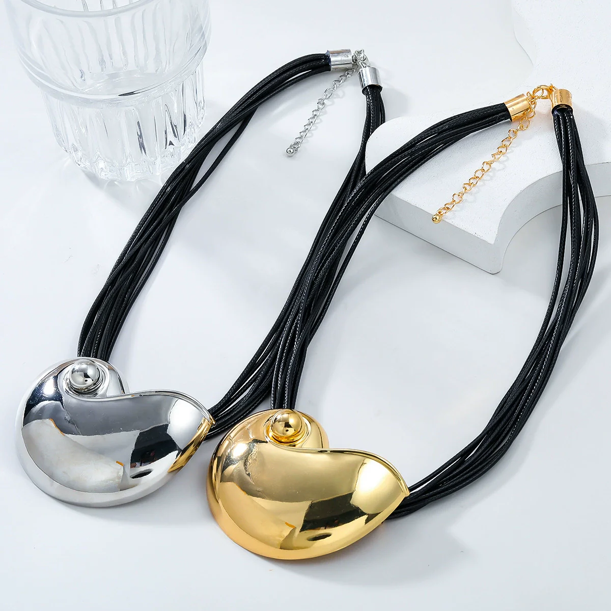 Alloy Conch Necklace Women's Fashionable Metal Pendant With Animal Geometric Style Electroplated
