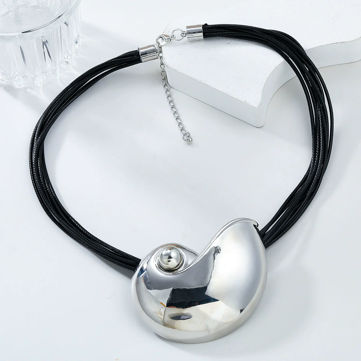 Alloy Conch Necklace Women's Fashionable Metal Pendant With Animal Geometric Style Electroplated - Image 3