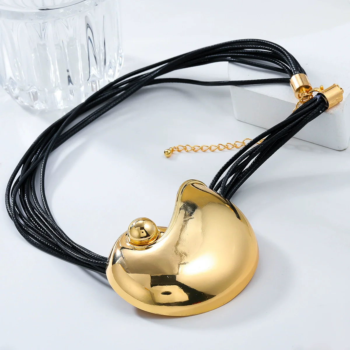 Alloy Conch Necklace Women's Fashionable Metal Pendant With Animal Geometric Style Electroplated - Image 4