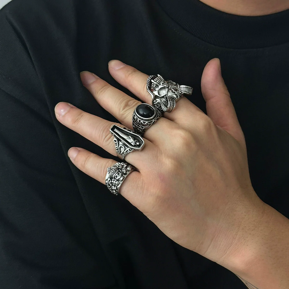 Alloy Distressed Skull Ring And Bracelet For Men Hiphop Retro Punk Style - Image 3
