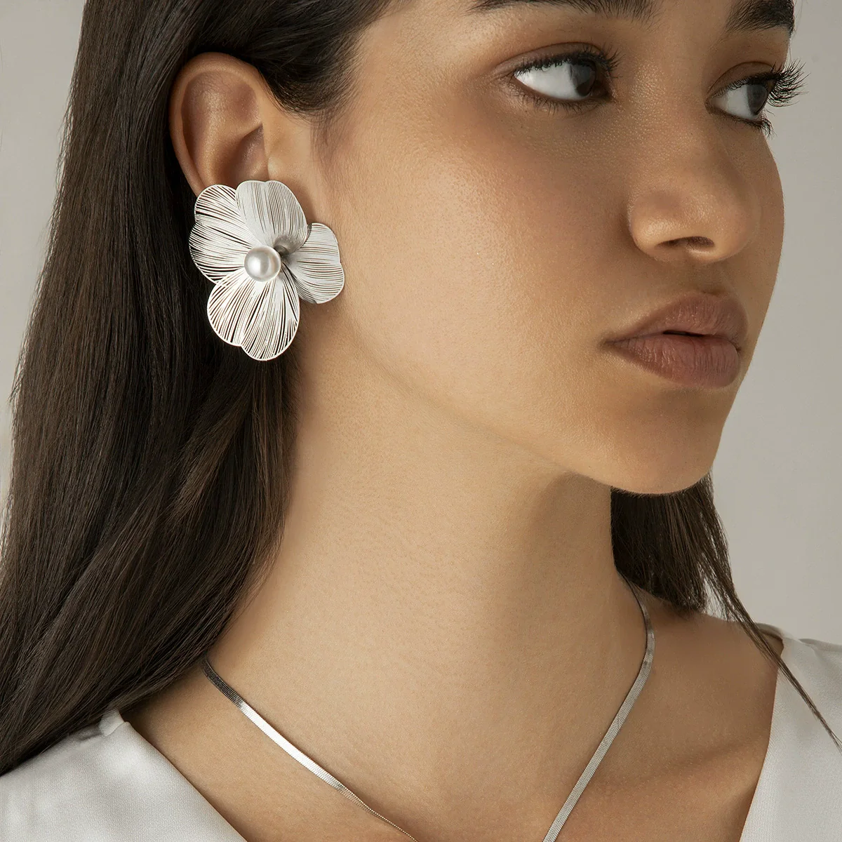 Alloy Electroplated Threedimensional Ginkgo Leaf Flower Imitation Pearl Tassel Women's Earrings With Geometric Pattern - Image 11