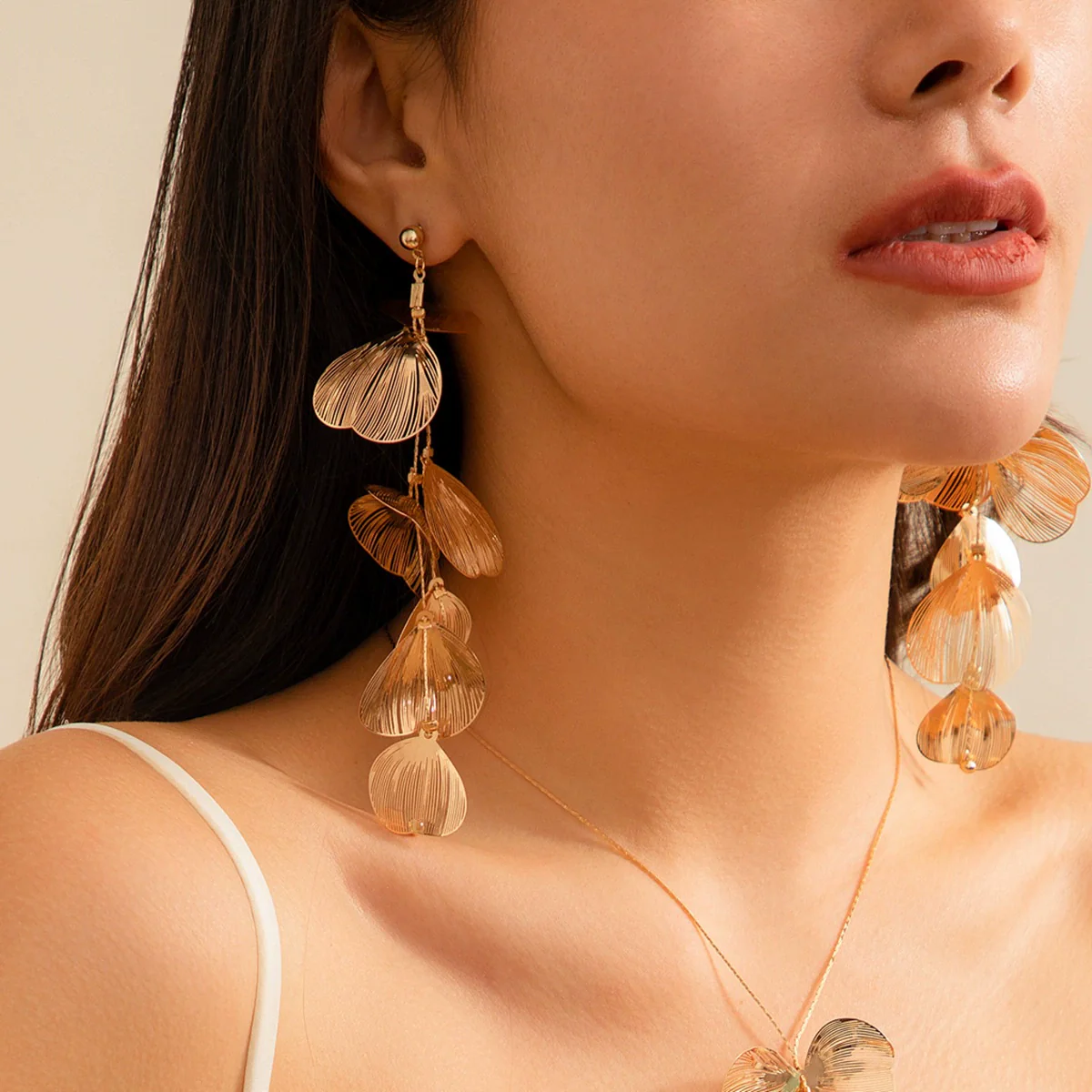 Alloy Electroplated Threedimensional Ginkgo Leaf Flower Imitation Pearl Tassel Women's Earrings With Geometric Pattern - Image 3