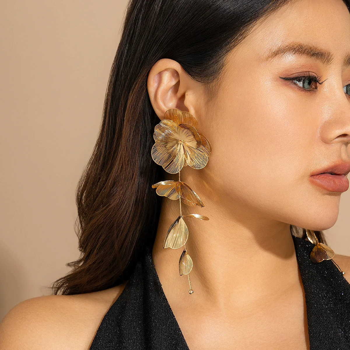 Alloy Electroplated Threedimensional Ginkgo Leaf Flower Imitation Pearl Tassel Women's Earrings With Geometric Pattern - Image 8