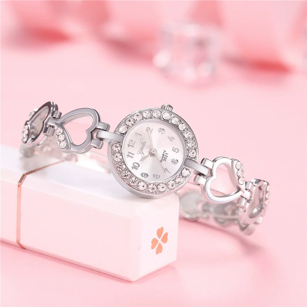 Alloy Fashion Heart String Bracelet Women's Quartz Watch With Round Dial - Image 2