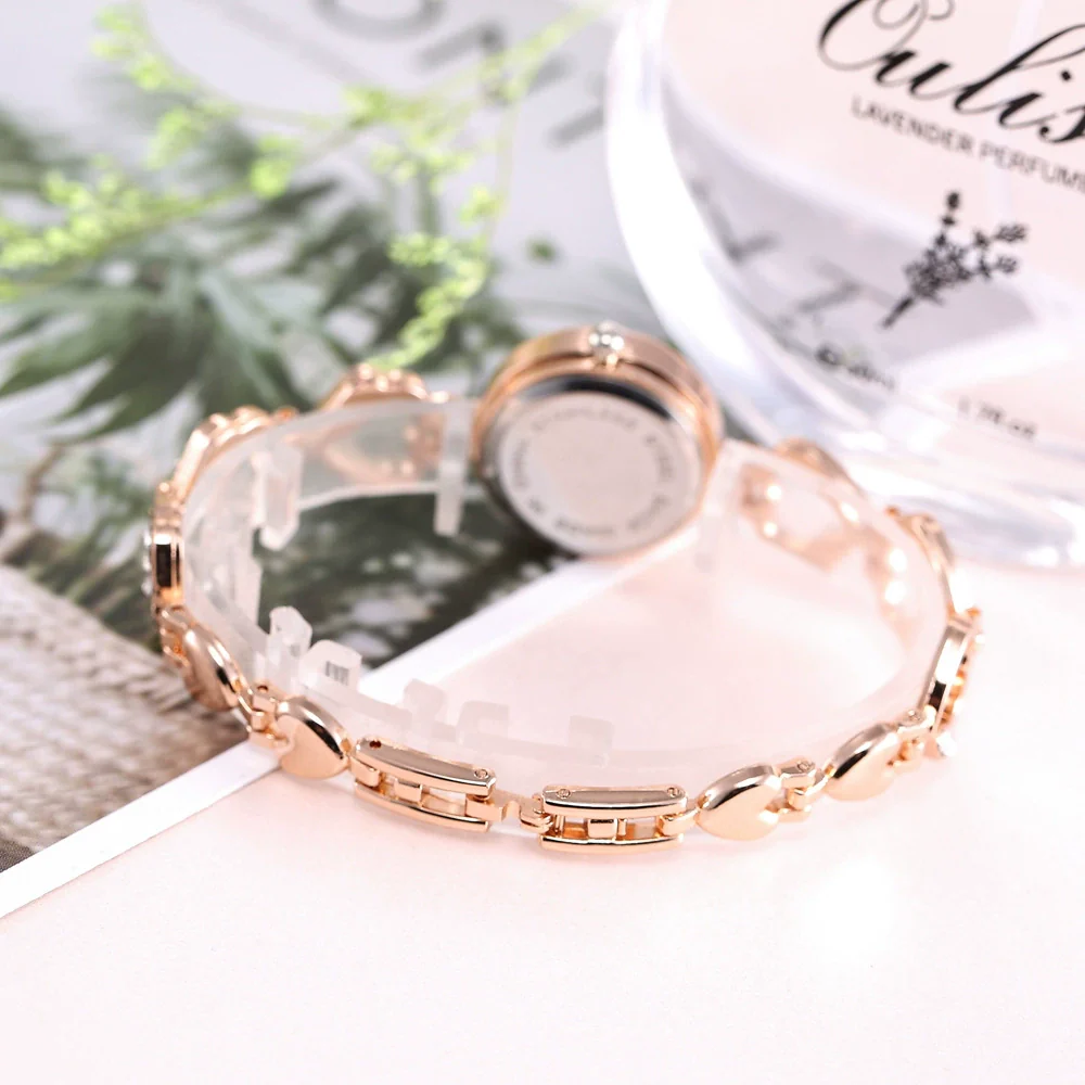 Alloy Fashion Heart String Bracelet Women's Quartz Watch With Round Dial - Image 4