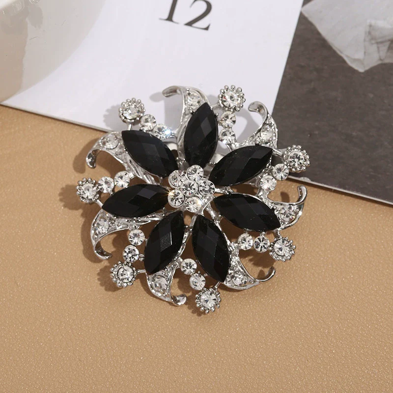 Alloy Flower Brooch Electroplated Clothing Accessories - Image 7