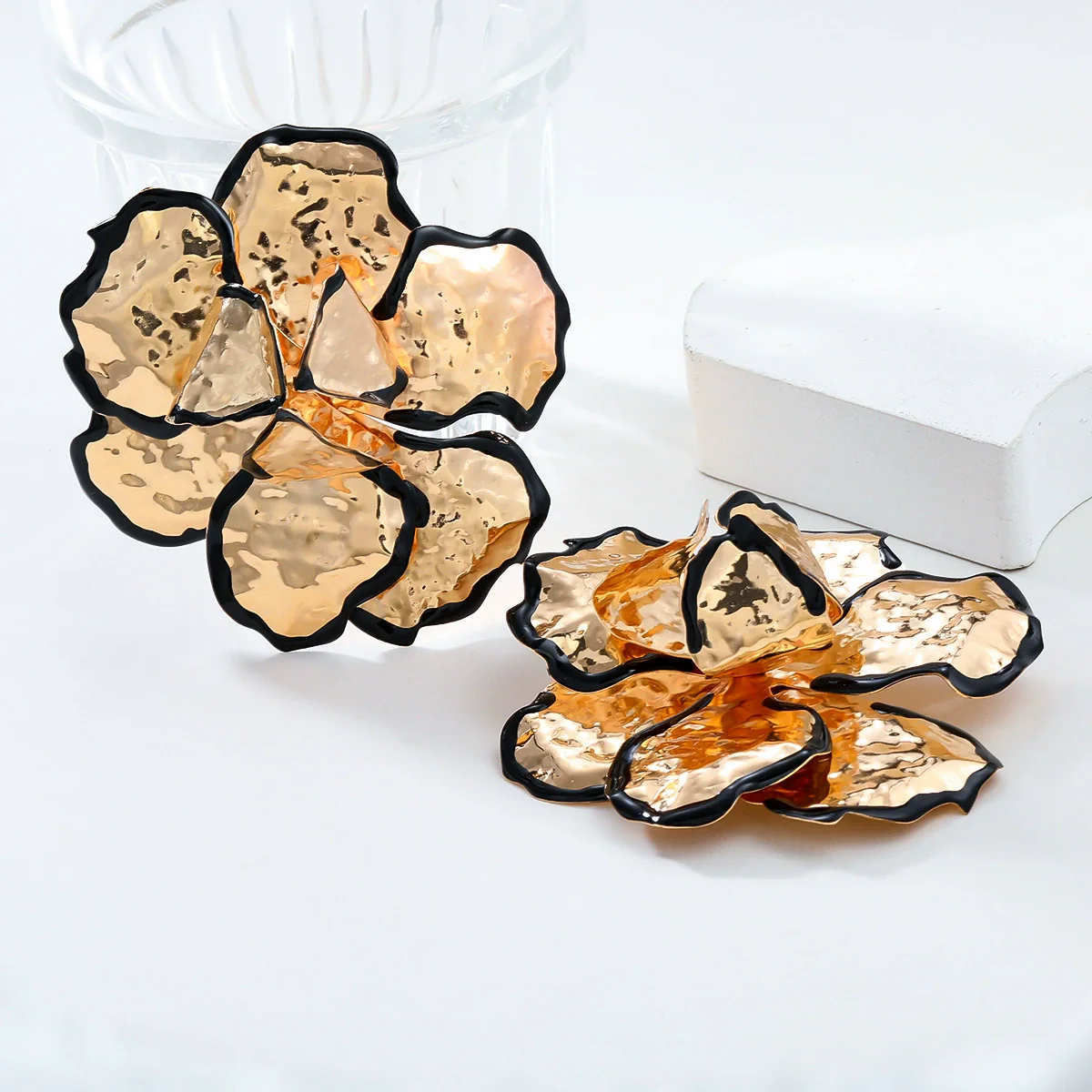 Alloy Flower Electroplating Women's Trendy Exaggerated Earrings - Image 2