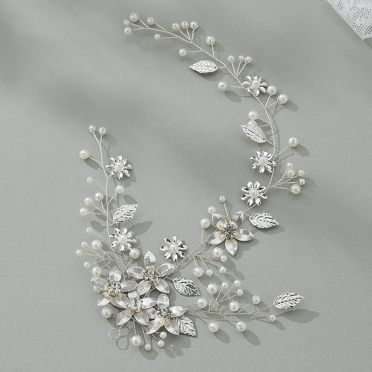 Alloy Flower Pearl Hair Band Women's Retro Bridal Hair Accessories - Image 4