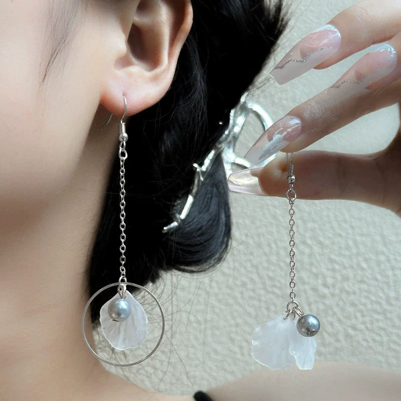 Alloy Flower Petal Beads Asymmetric Light Luxury Women's Earrings With Electroplating - Image 3