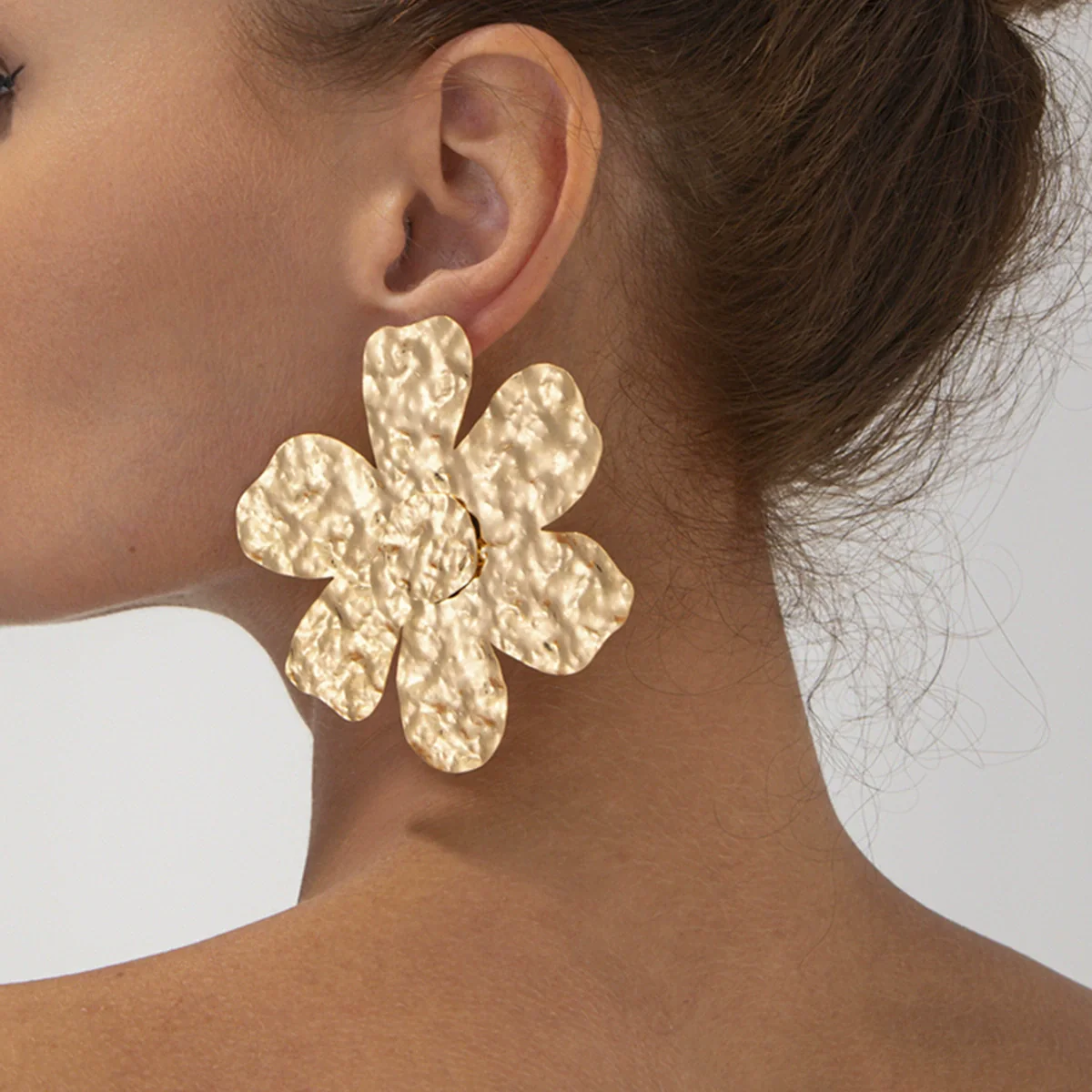 Alloy Flower Pleated Electroplated Women's Earrings - Image 2