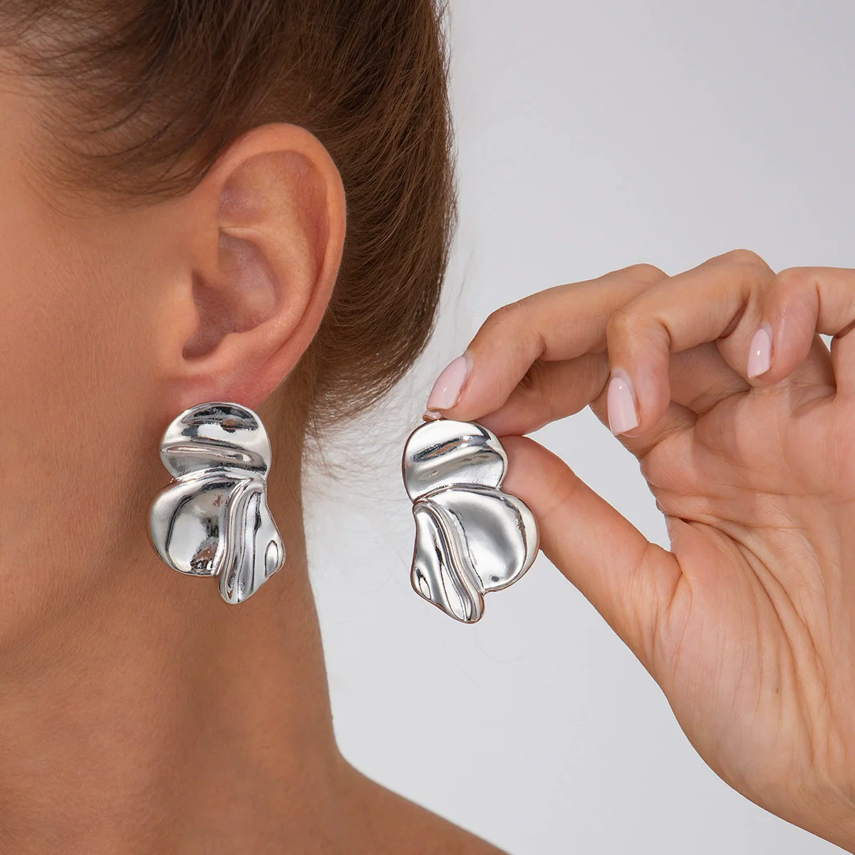 Alloy Flower Pleated Electroplated Women's Earrings - Image 4