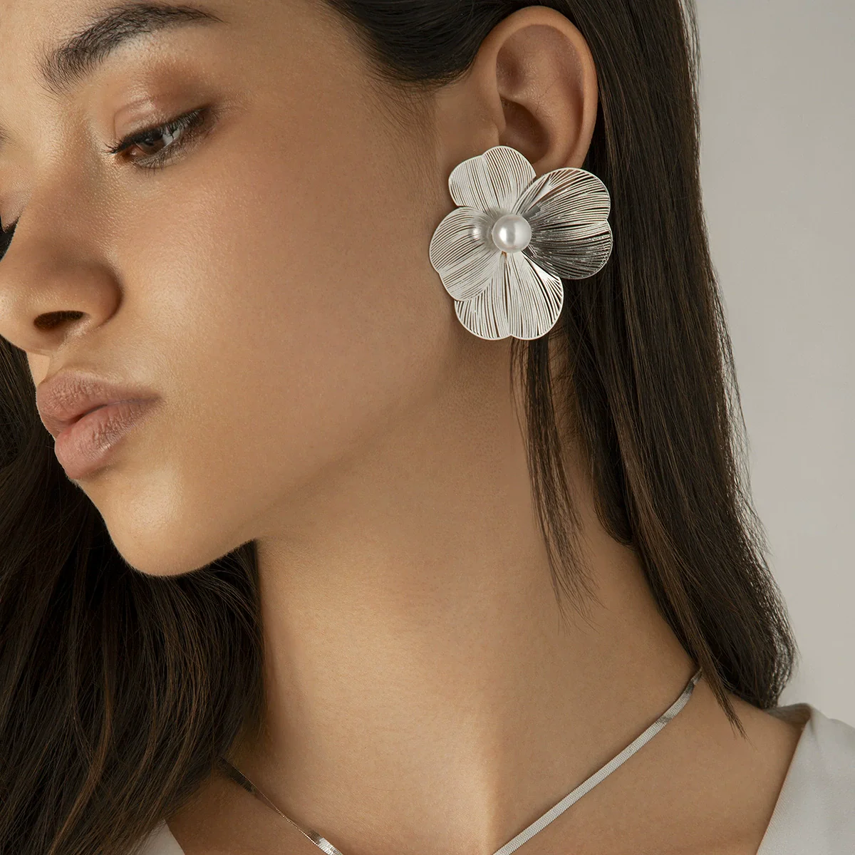 Alloy Geometric And Flower Patterned Electroplated Threedimensional Ginkgo Leaf Women's Earrings - Image 3