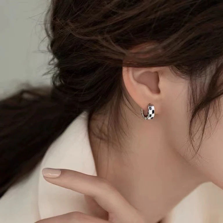 Alloy Geometric Black And White Checkerboard Light Luxury Women's Earrings With Real Gold Plating - Image 3