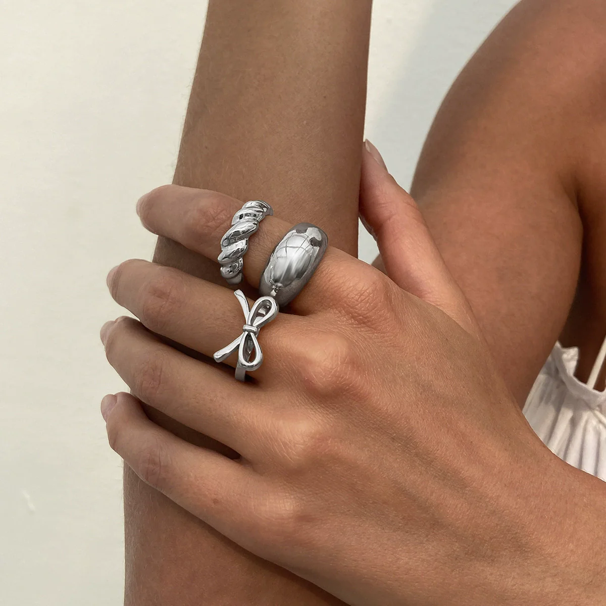 Alloy Geometric Bow Opening Finger Ring For Women With Electroplating Design - Image 7