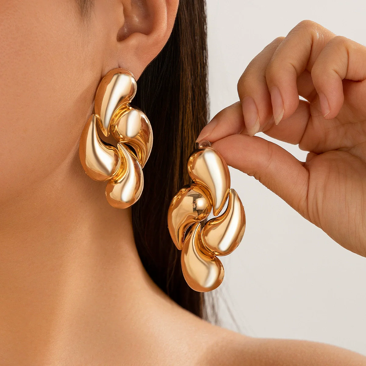 Alloy Geometric Electroplated Women's Exaggerated Water Drop Earrings - Image 6