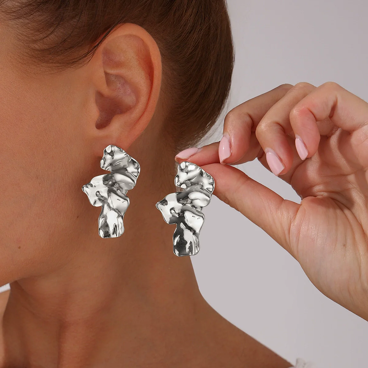 Alloy Geometric Hollow Pleated Electroplated Women's Earrings - Image 8