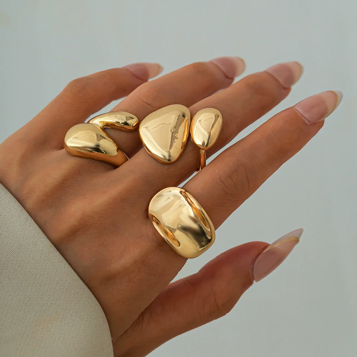 Alloy Geometric Hollow Twist Hug Ring For Women With Electroplating - Image 6