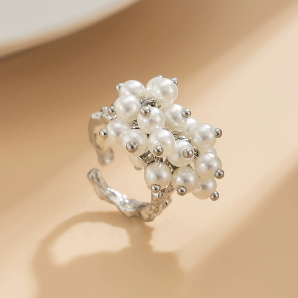 Alloy Geometric Hollow Women's Ring With Flower Pattern And Electroplating Treatment - Image 12