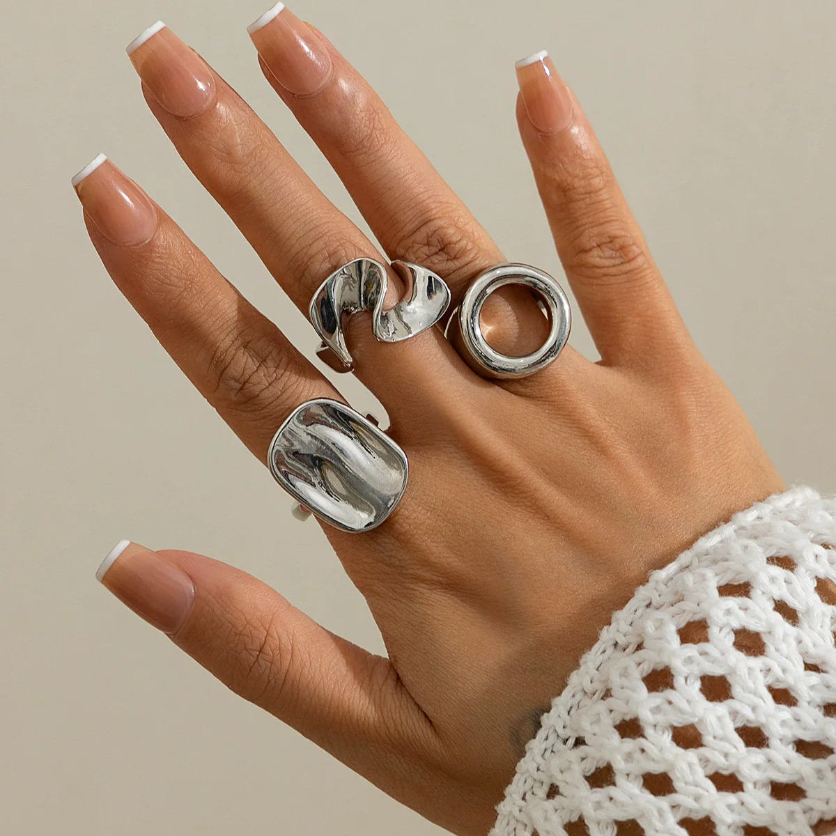 Alloy Geometric Irregular Hollow Square Design Ring For Women With Electroplating - Image 2