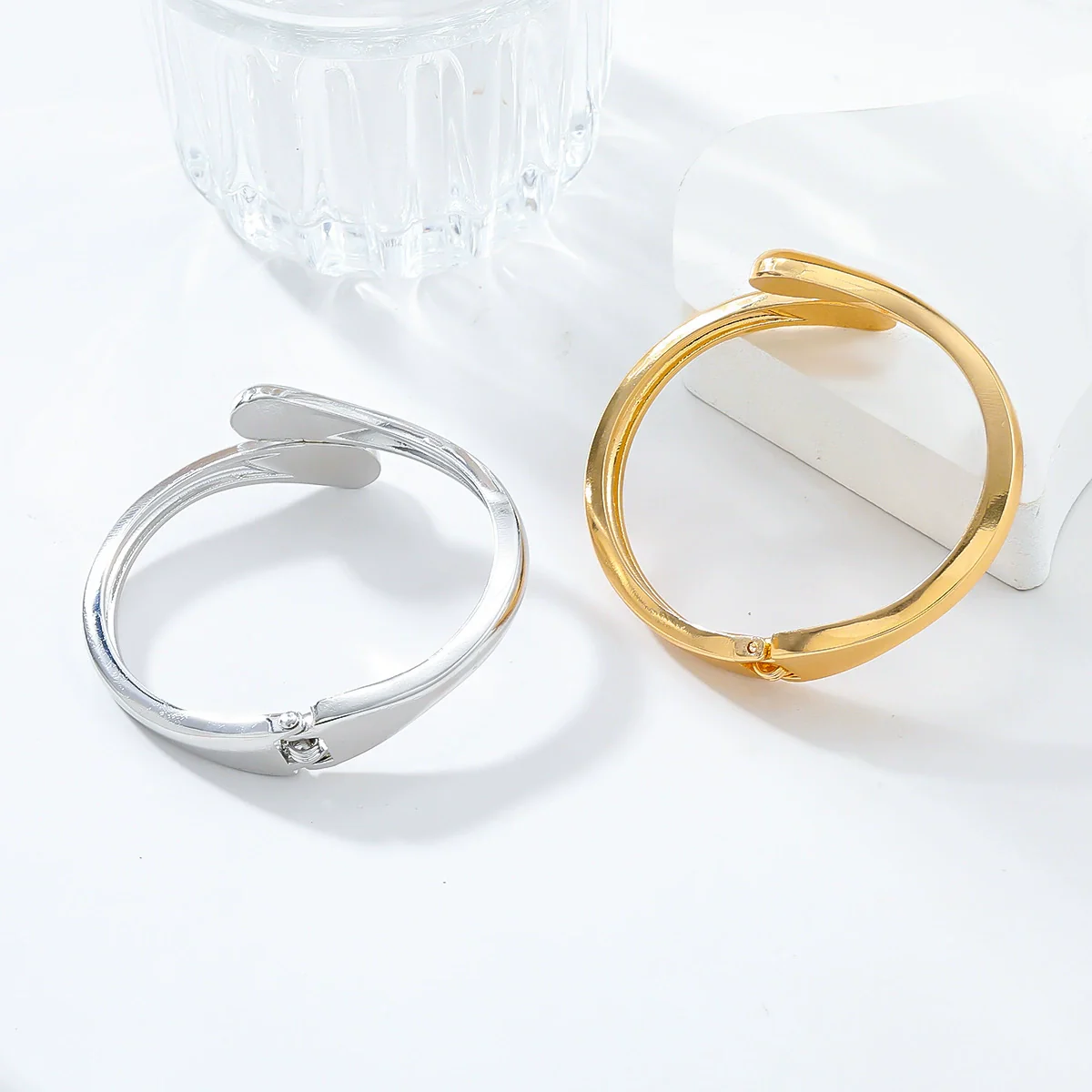 Alloy Geometric Open Metal Bracelet With Diamond Design - Image 3