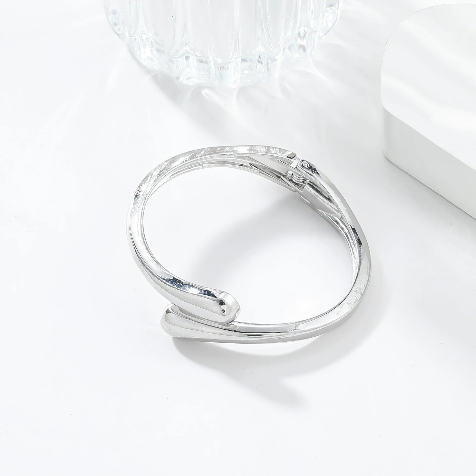 Alloy Geometric Open Metal Bracelet With Diamond Design - Image 4