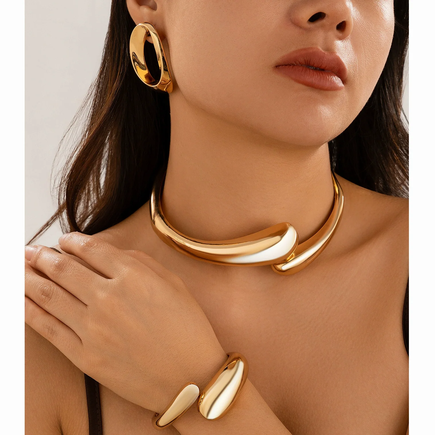 Alloy Geometric Punk Water Drop Choker Necklace For Women With Metallic Texture And Glossy Finish