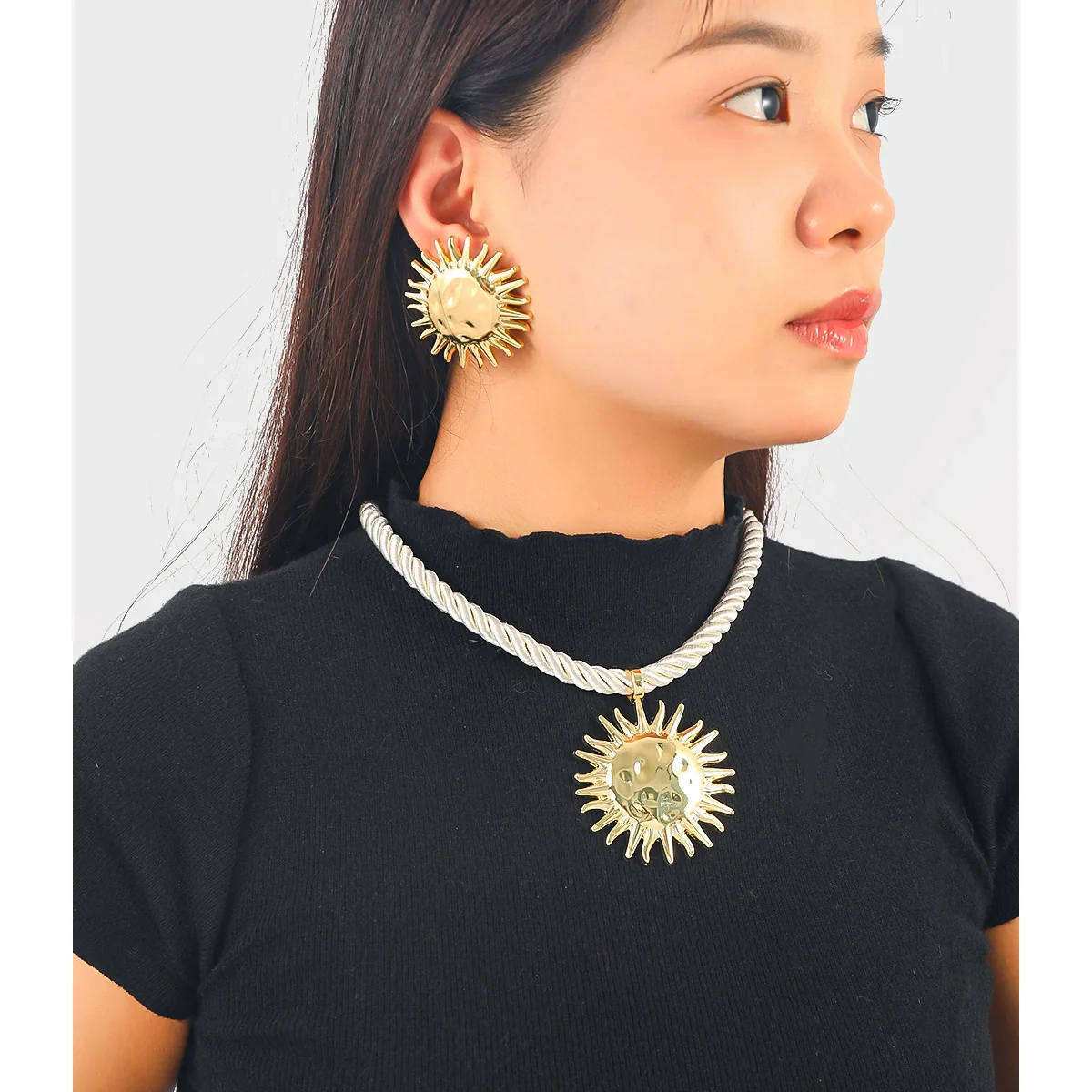 Alloy Geometric Style Sun Pendant Necklace And Earrings Set For Women