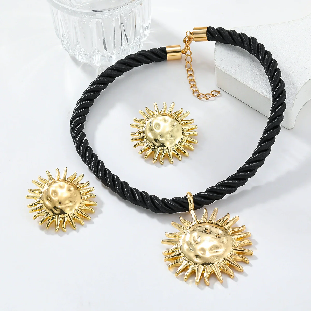 Alloy Geometric Style Sun Pendant Necklace And Earrings Set For Women - Image 4