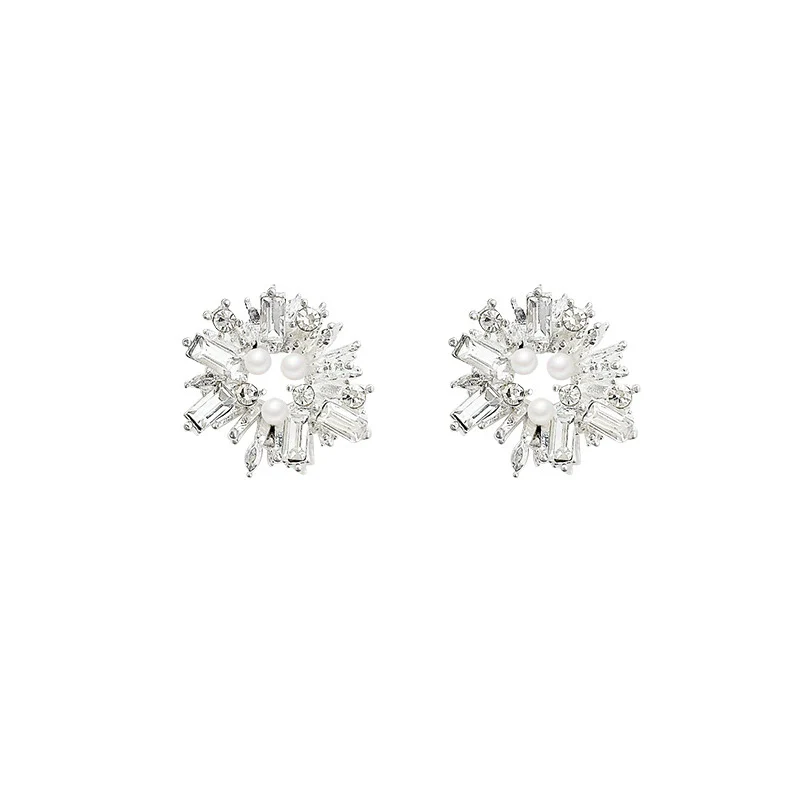 Alloy Geometric Sunflower Pearl Women's Light Luxury Minimalist Electroplating Ear Clip Earrings - Image 5
