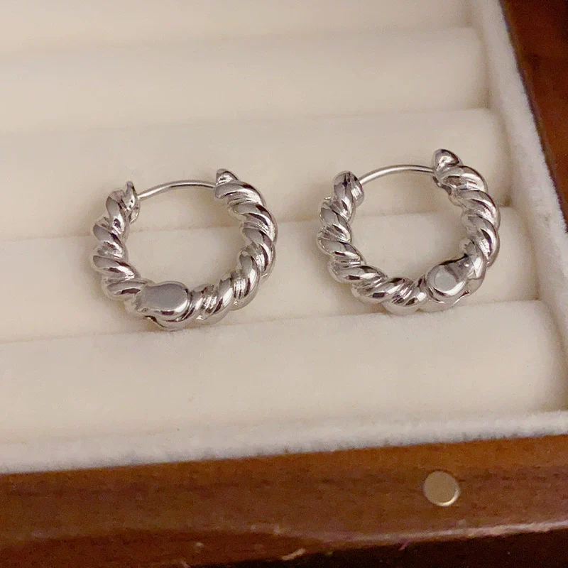 Alloy Geometric Twisted Twist Stud Earrings For Women With Real Gold Electroplating - Image 2