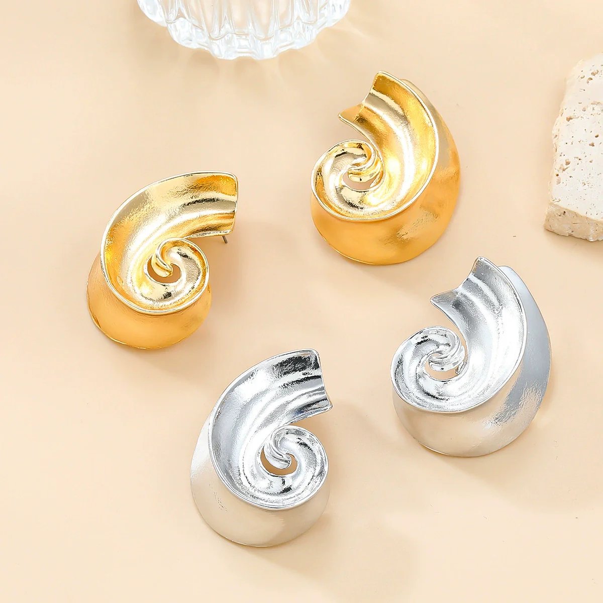 Alloy Geometric Women's Fashion Threaded Metal Jewelry Electroplated Earrings