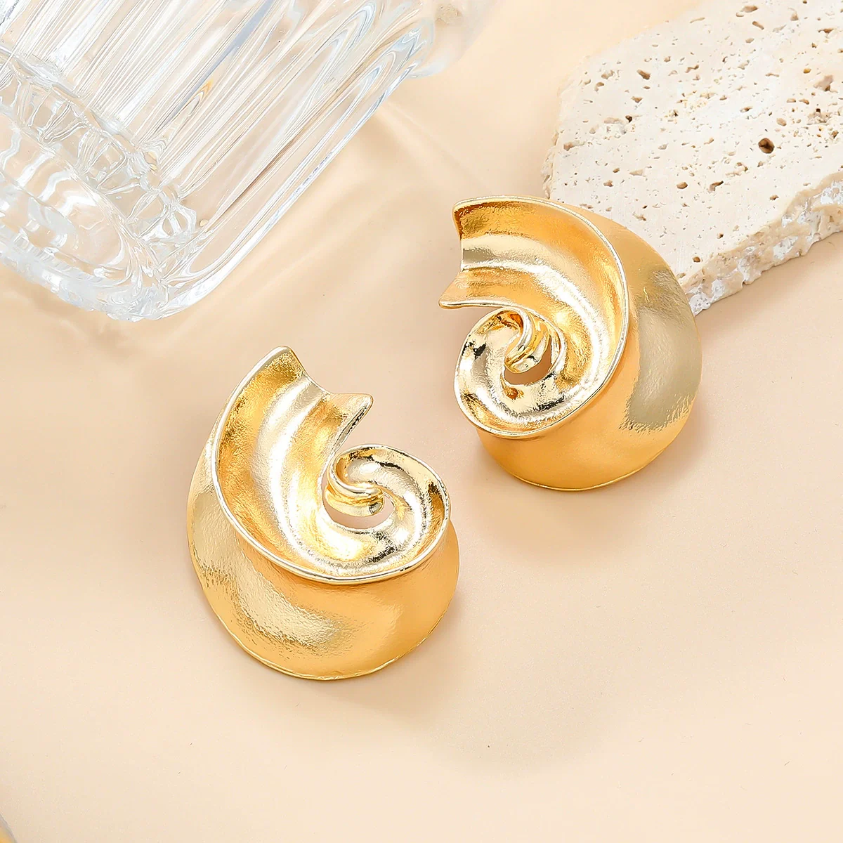 Alloy Geometric Women's Fashion Threaded Metal Jewelry Electroplated Earrings - Image 2