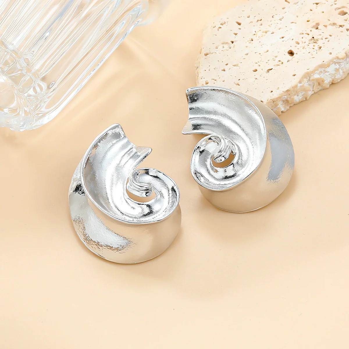 Alloy Geometric Women's Fashion Threaded Metal Jewelry Electroplated Earrings - Image 4
